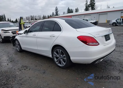2017 Mercedes-Benz C 300 из США, поврежденный, VIN 55SWF4JB3HU196608